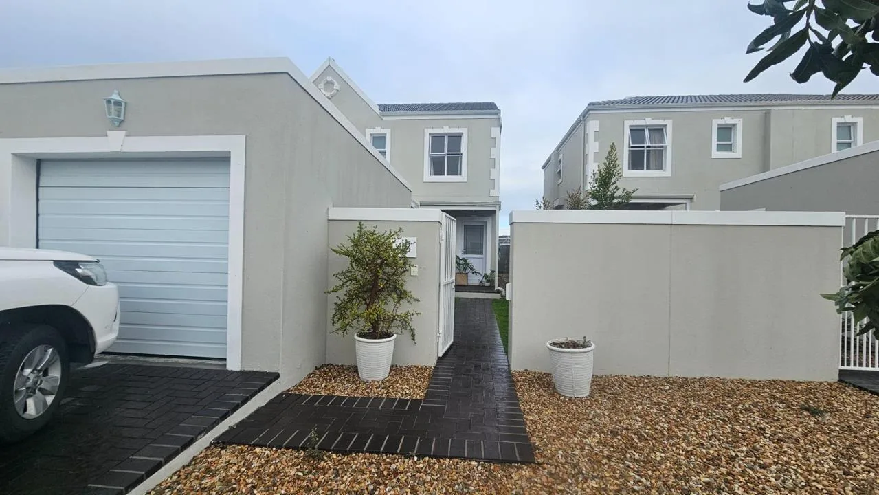 3 Bedroom Townhouse to rent in Sunningdale