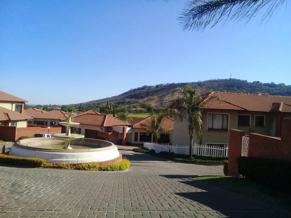 2 Bedroom Townhouse to rent in Glenvista