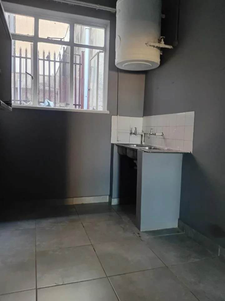0.5 Bedroom Apartment / flat to rent in Johannesburg Central