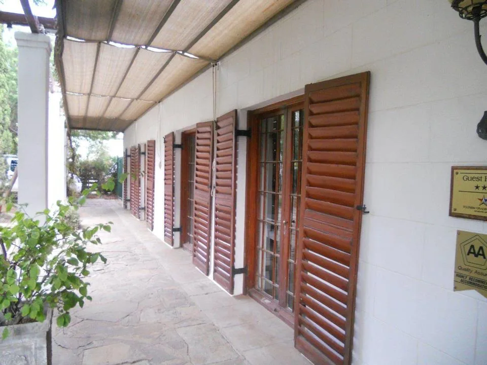 10 Bedroom House for sale in Graaff-Reinet