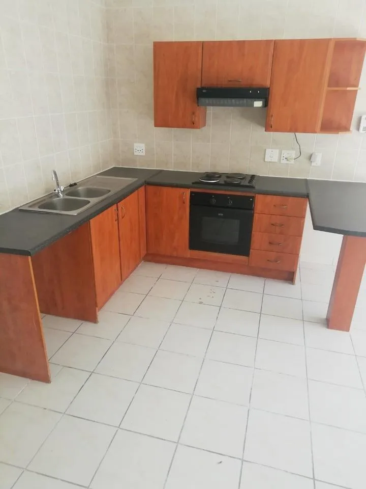 2 Bedroom Apartment / flat to rent in Rooihuiskraal North