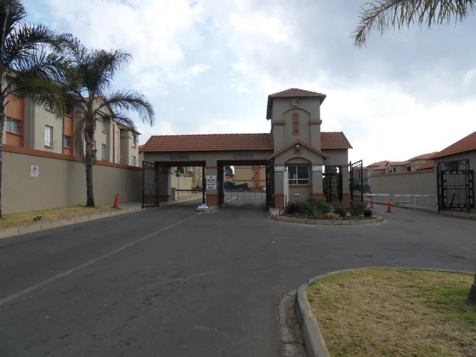 2 Bedroom Townhouse to rent in Ormonde View