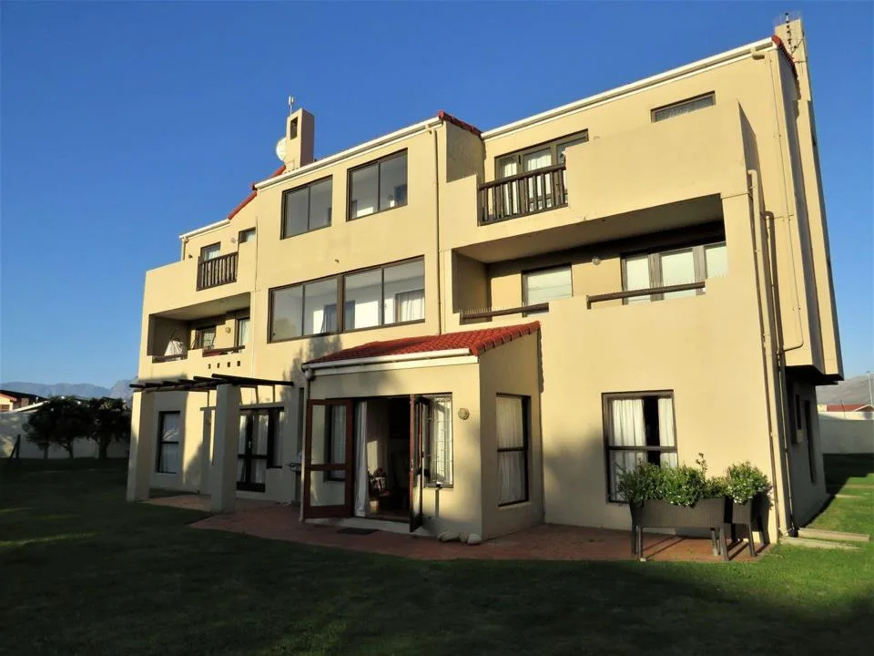 2 Bedroom Apartment / flat to rent in Greenways Golf Estate