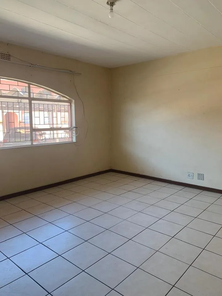 2 Bedroom Apartment / flat to rent in Dagbreek Ext 4