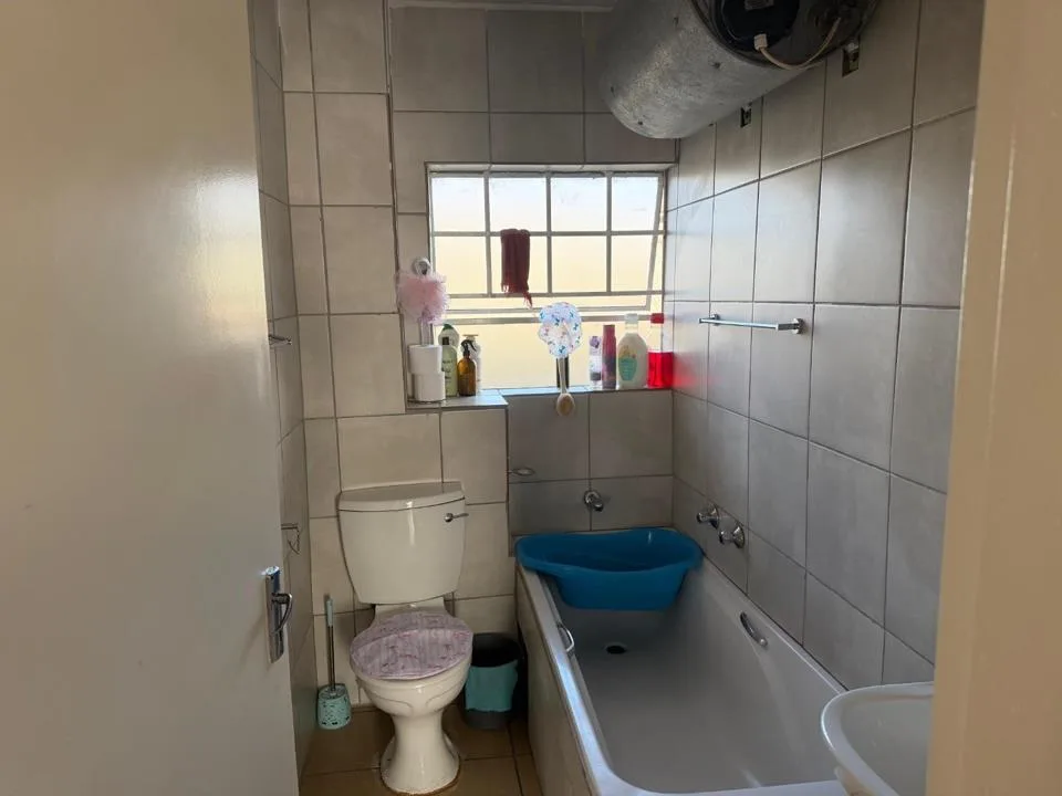 2 Bedroom Apartment / flat to rent in Kempton Park Central