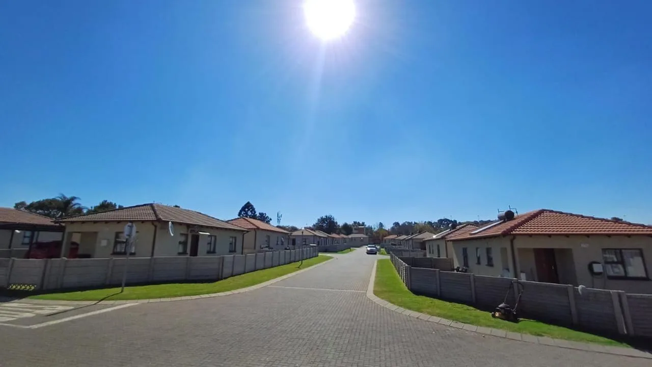 2 Bedroom Townhouse to rent in Albemarle