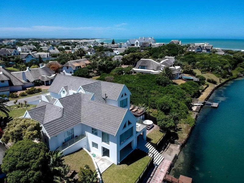 5 Bedroom House to rent in Canals