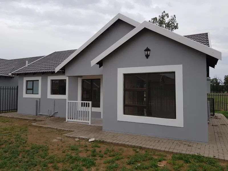 3 Bedroom House for sale in Bloemspruit
