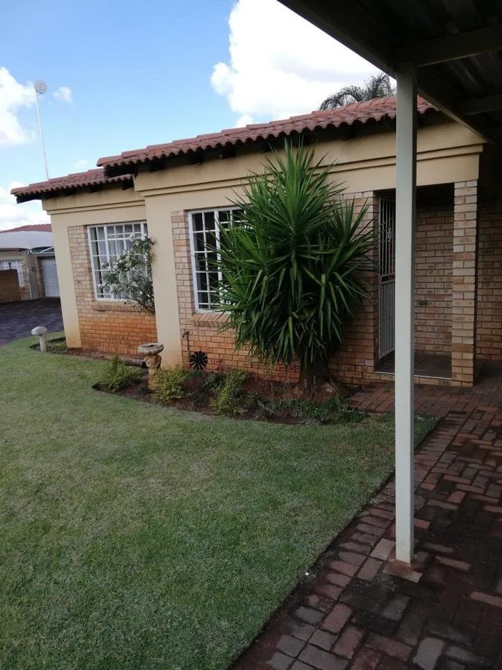 2 Bedroom Townhouse to rent in Doringkruin