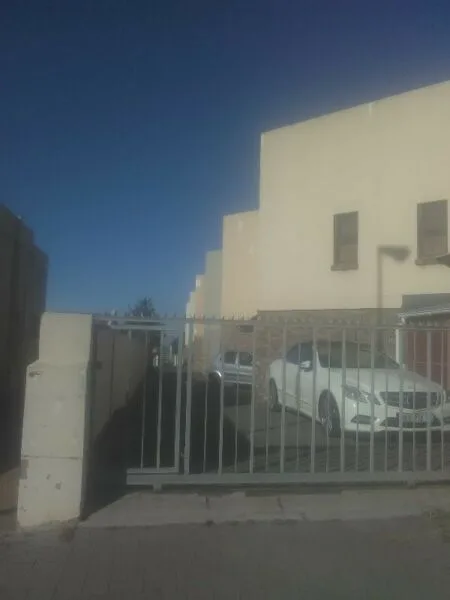3 Bedroom Townhouse to rent in Quigney