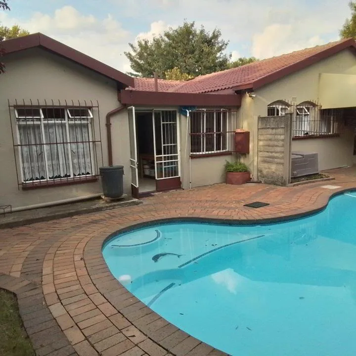 4 Bedroom House for sale in Vaalpark