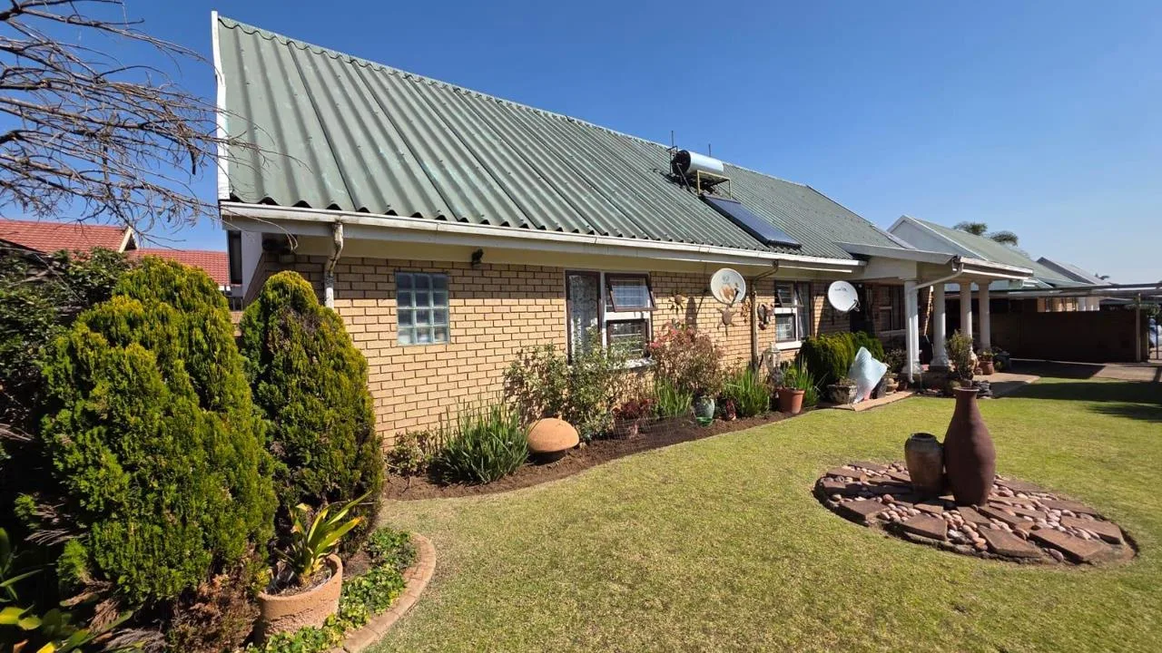 3 Bedroom Townhouse for sale in Del Judor Ext 10