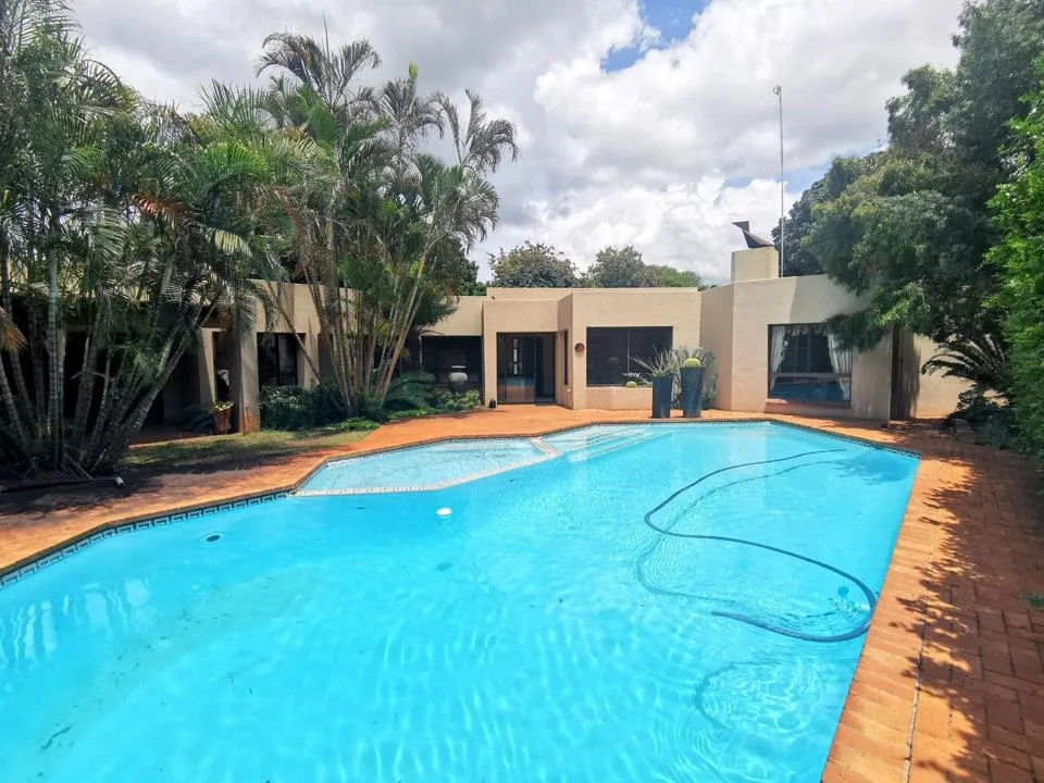 5 Bedroom House for sale in Chroompark