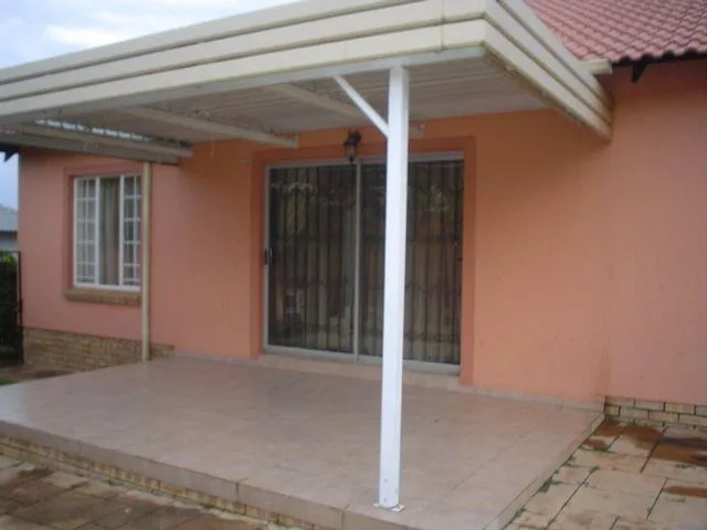 3 Bedroom House to rent in Thatchfield Gardens