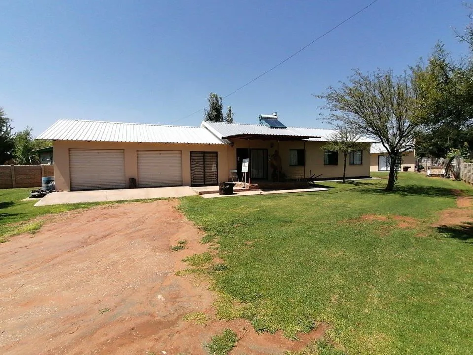 6 Bedroom House for sale in Orania