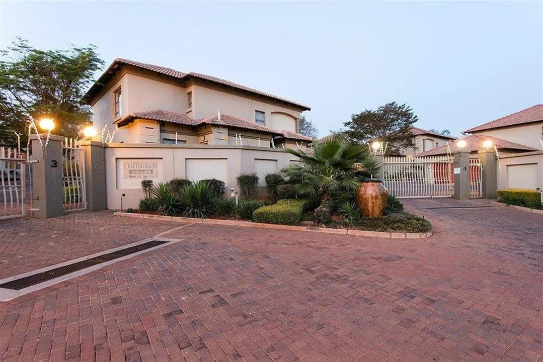 4 Bedroom Townhouse to rent in Faerie Glen