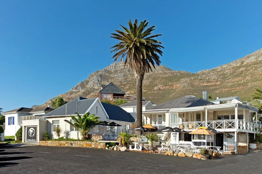 4 Bedroom Apartment / flat to rent in Simons Town Central