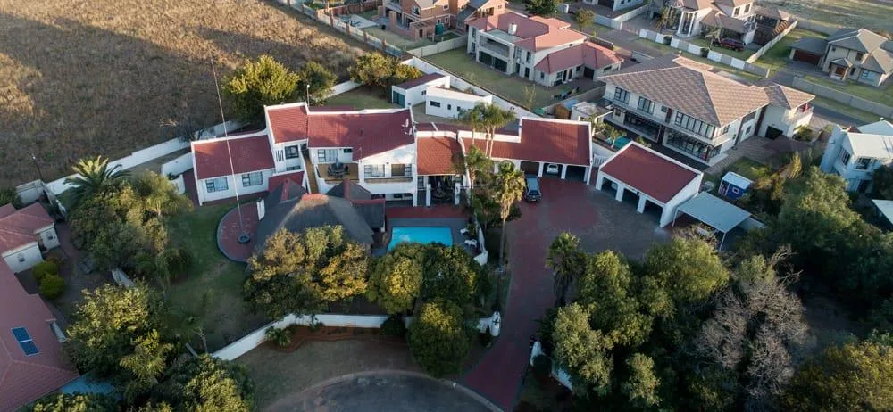 7 Bedroom House for sale in Reyno Ridge