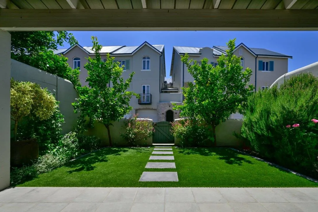 2 Bedroom Townhouse for sale in Nooitgedacht Village