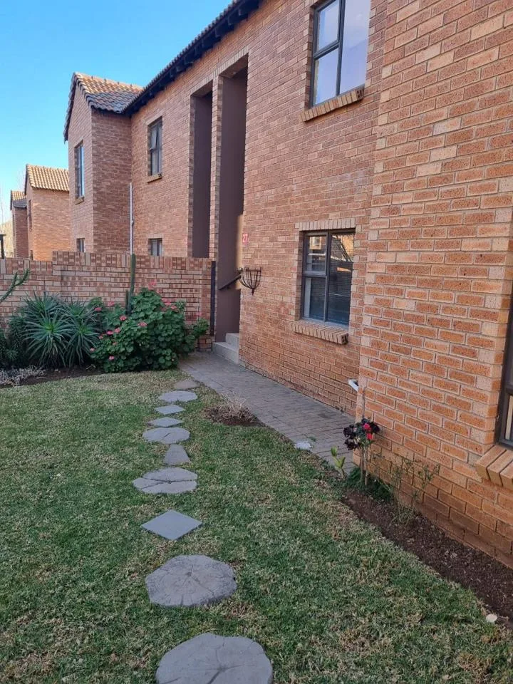 2 Bedroom Apartment / flat to rent in Bainsvlei