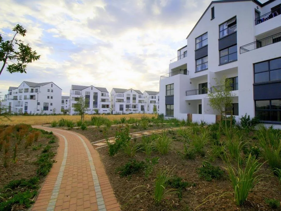3 Bedroom Apartment / flat to rent in De Velde