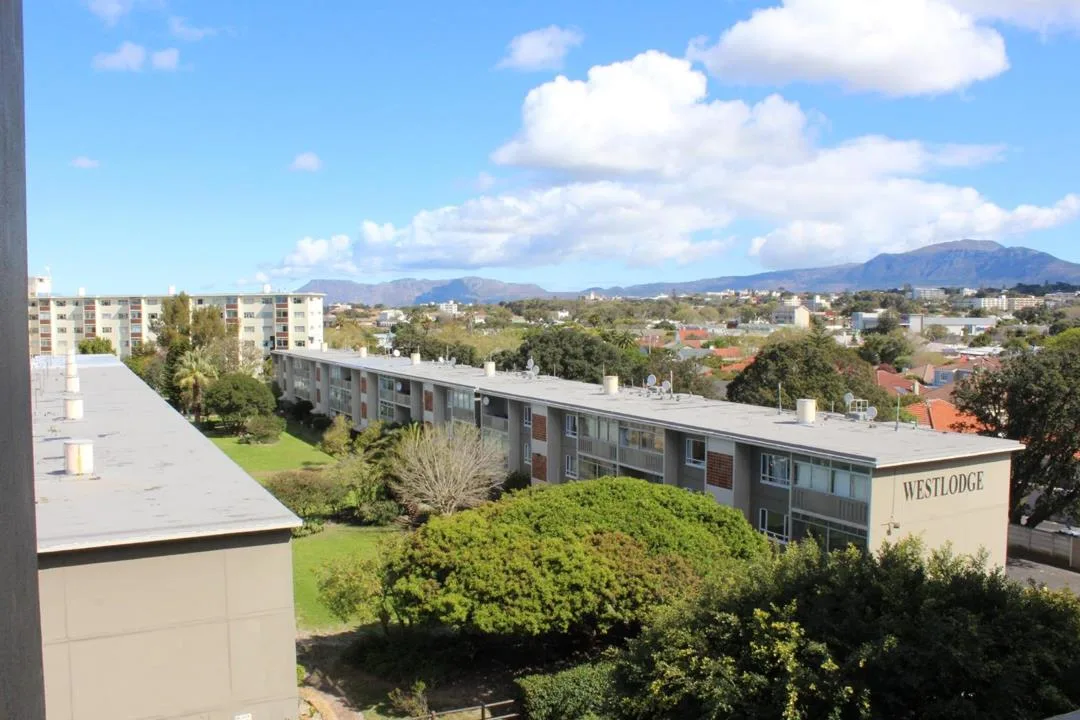 3 Bedroom Apartment / flat to rent in Claremont