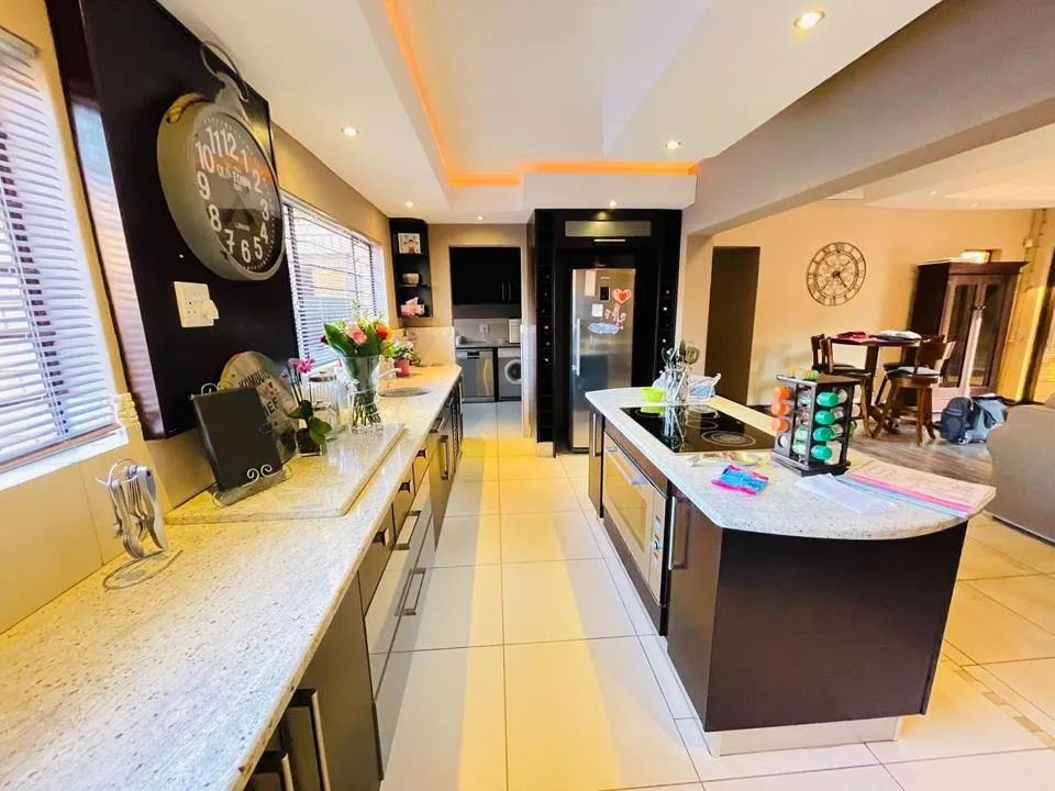 5 Bedroom House for sale in Welgelegen