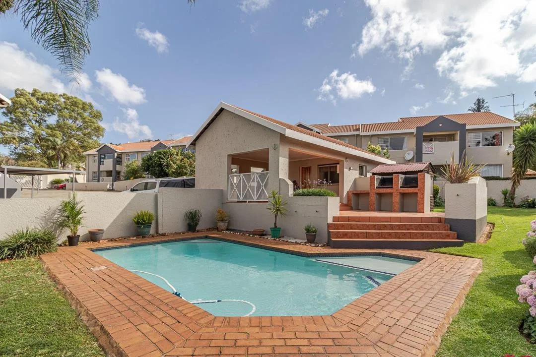 2 Bedroom Townhouse to rent in Constantia Kloof