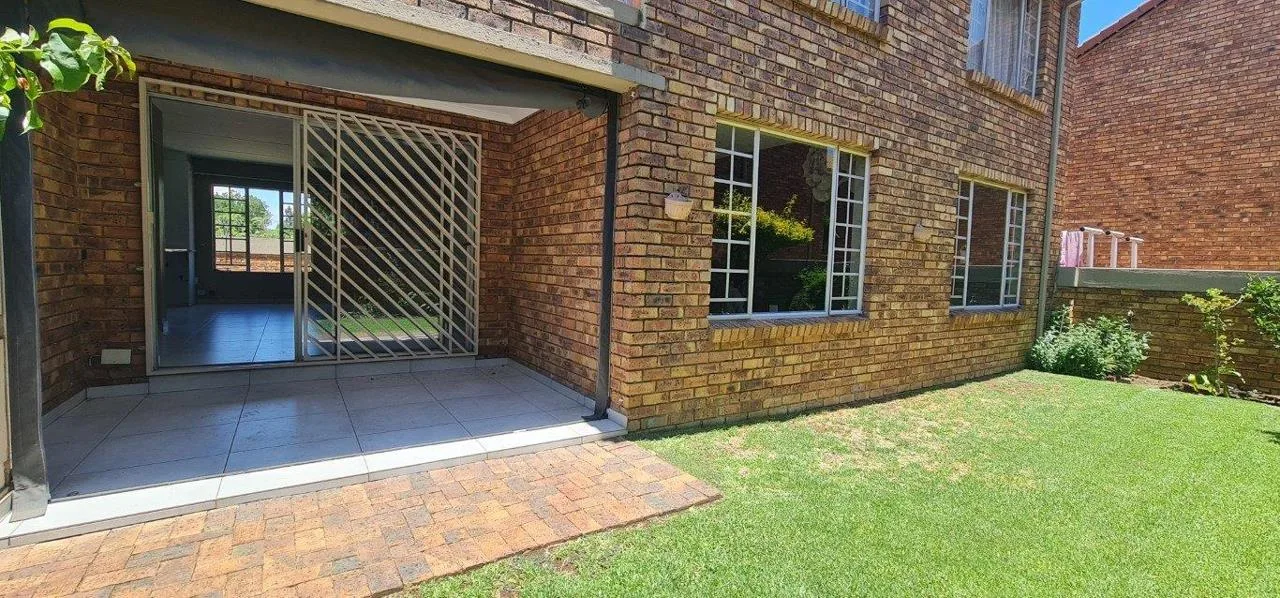 3 Bedroom Apartment / flat to rent in Ravenswood