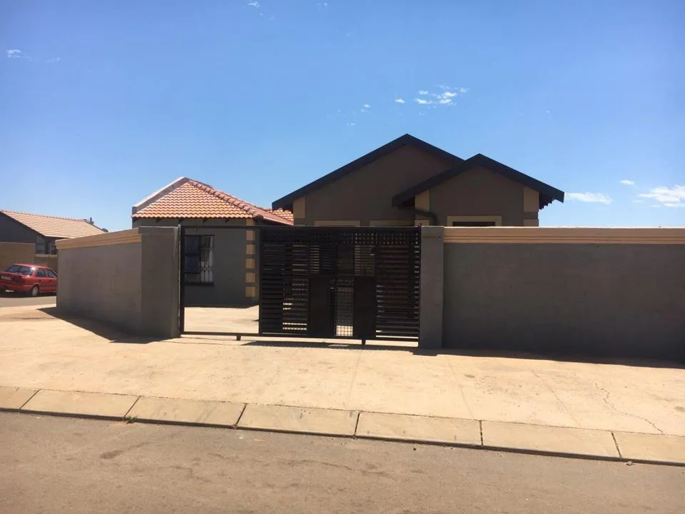 1 Bedroom House to rent in Toekomsrus