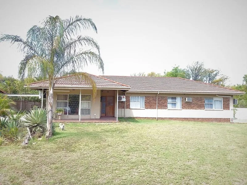 5 Bedroom House for sale in Phalaborwa