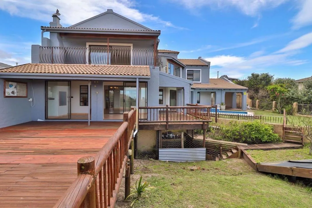 5 Bedroom House for sale in Paradise Beach