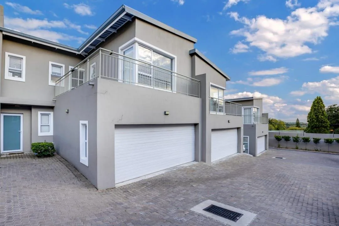 3 Bedroom Townhouse to rent in Bryanston