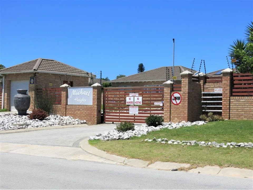 3 Bedroom Townhouse to rent in Lorraine