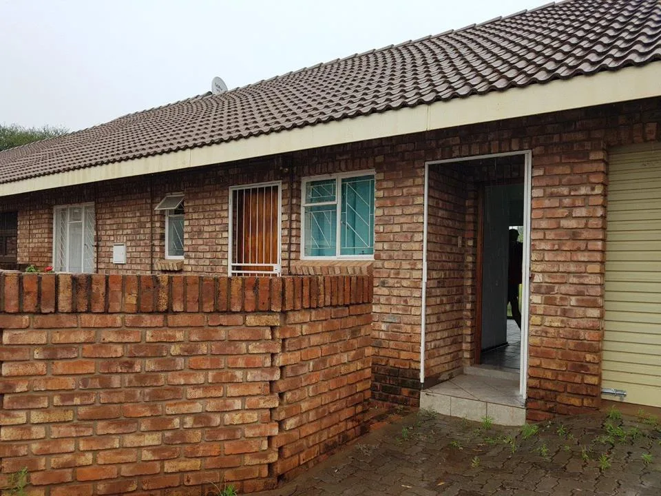 2 Bedroom House to rent in South Ridge