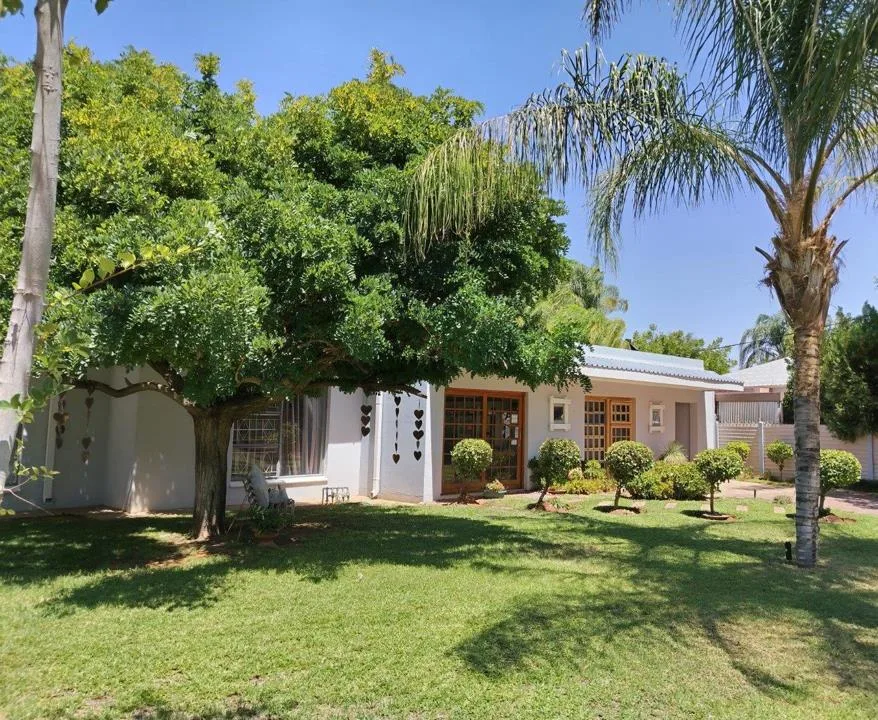 4 Bedroom House for sale in Oosterville