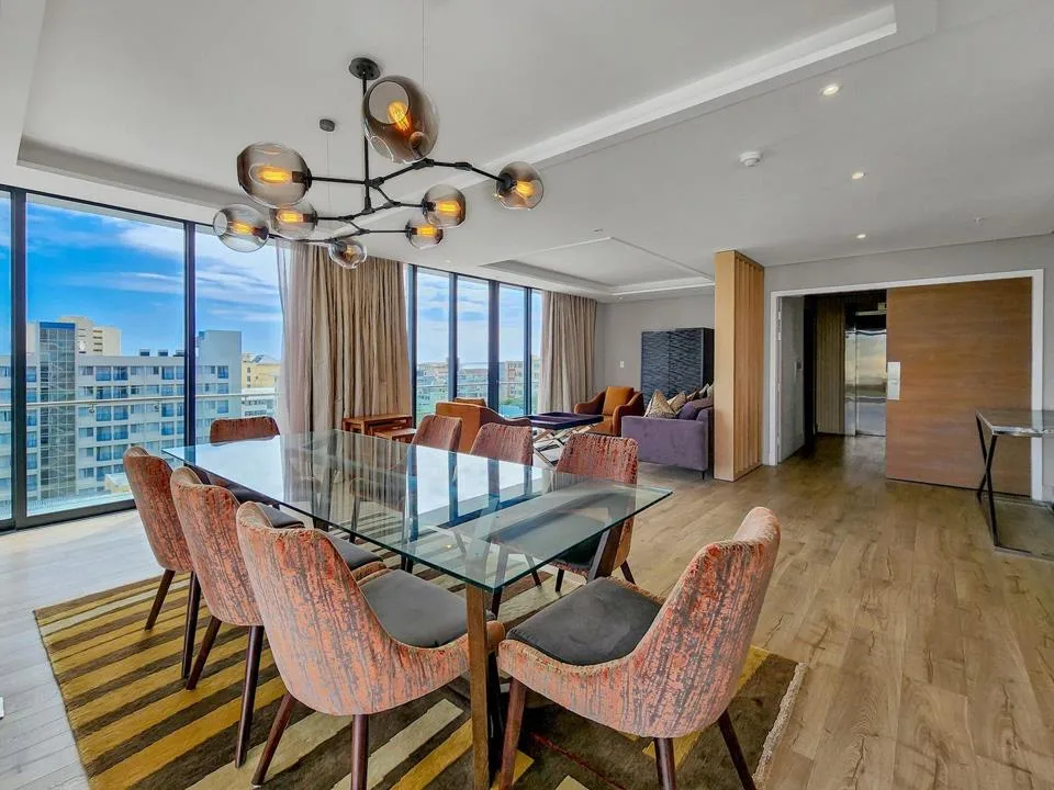 3 Bedroom Apartment / flat to rent in Sea Point