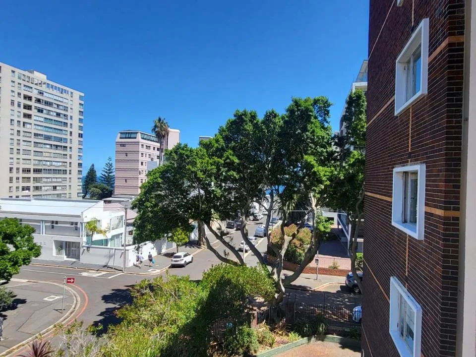 2 Bedroom Apartment / flat to rent in Sea Point