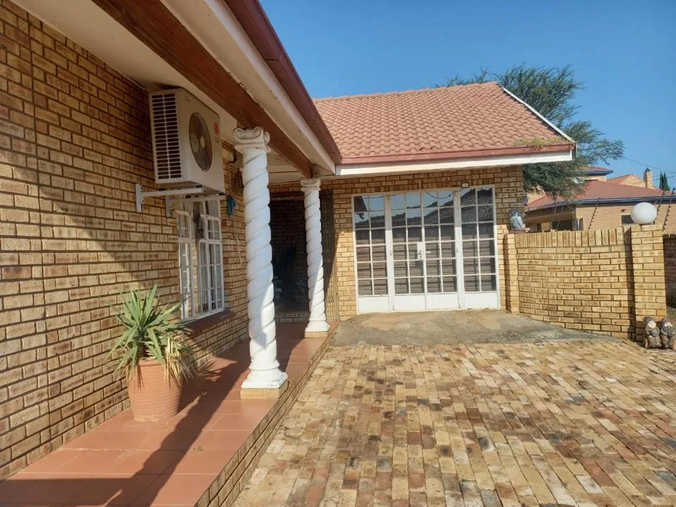 2 Bedroom House for sale in Parys