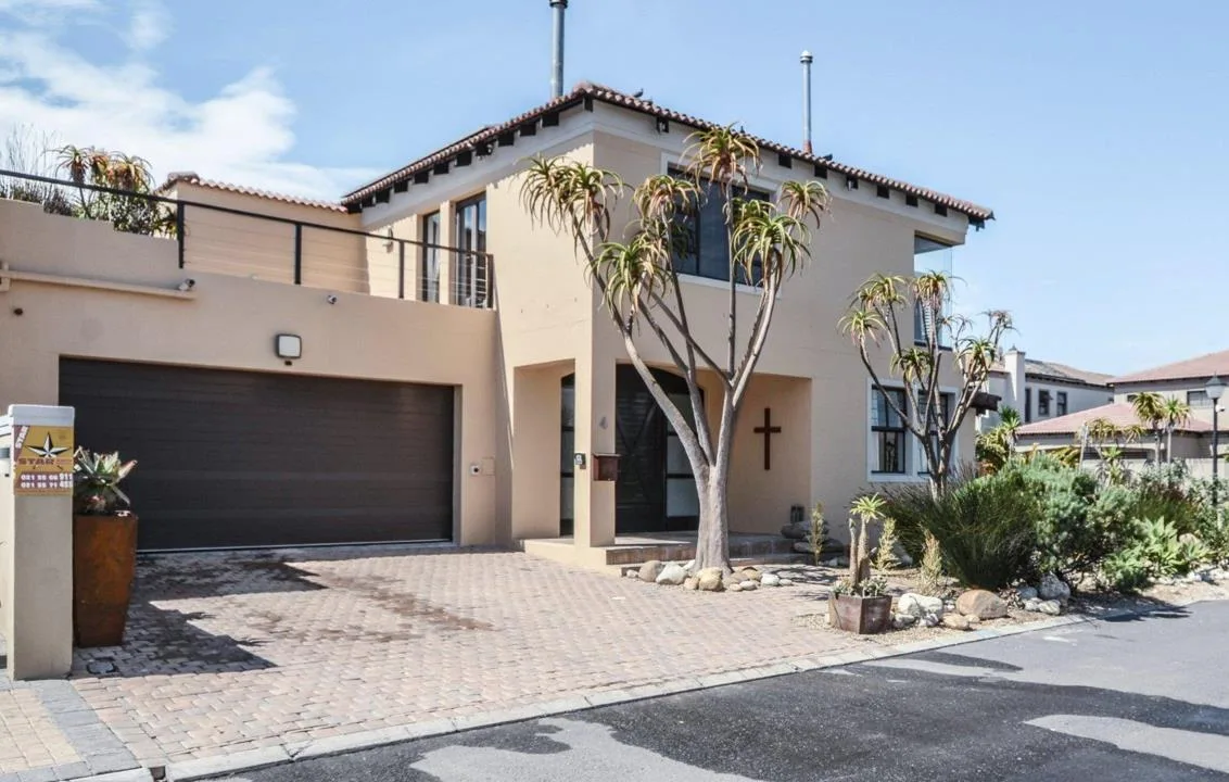 3.5 Bedroom House to rent in Big Bay