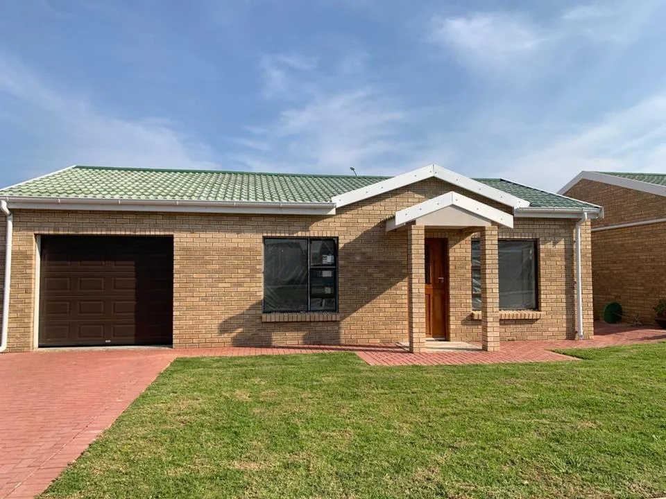 2 Bedroom House for sale in Jeffreys Bay Central
