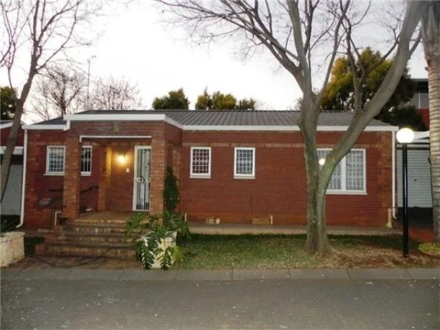 3 Bedroom Townhouse to rent in Die Hoewes