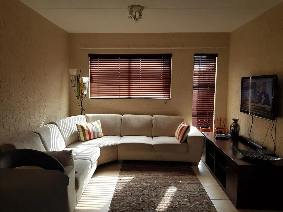 2 Bedroom Townhouse to rent in Ormonde View