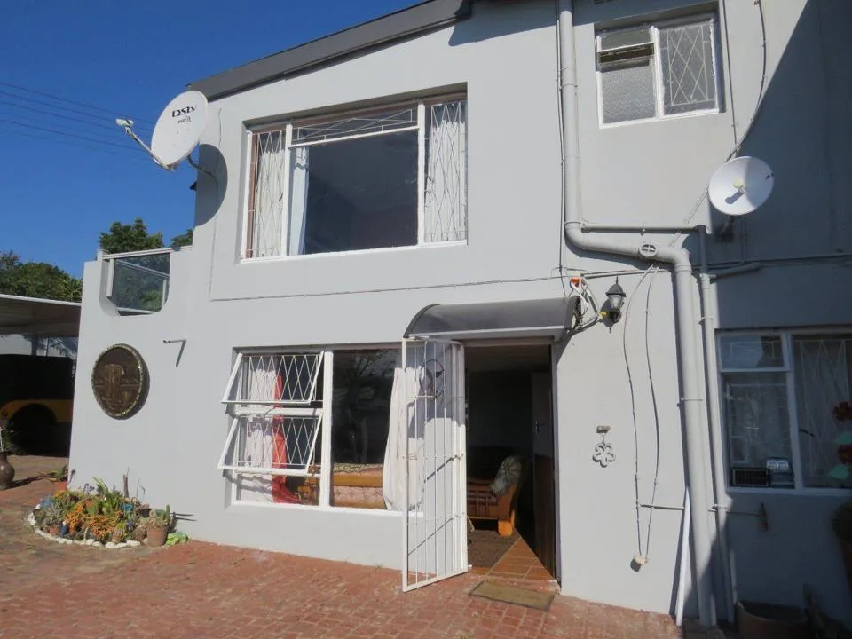 5 Bedroom House for sale in East Bank