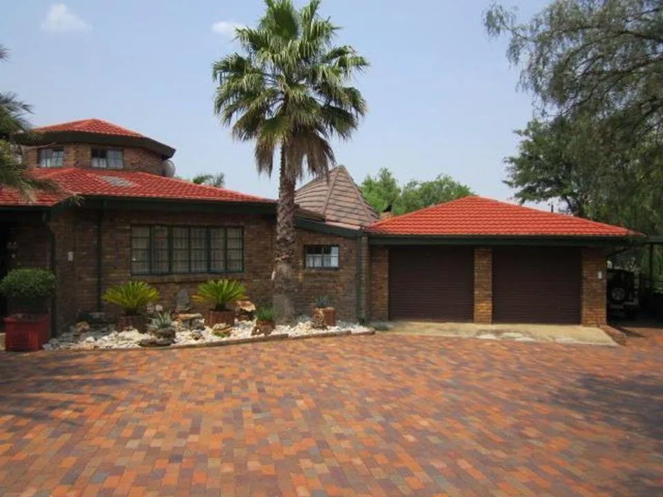 4 Bedroom House for sale in Secunda