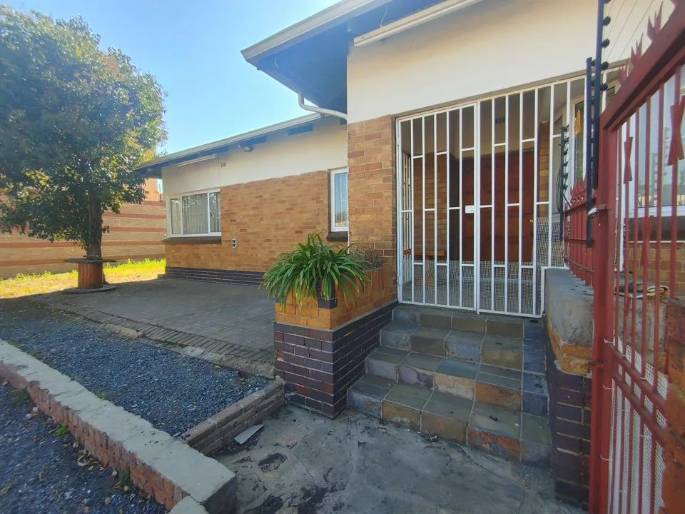 3 Bedroom House to rent in South Crest