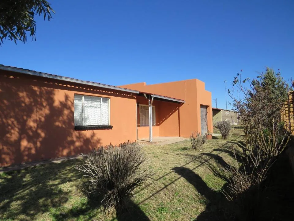3 Bedroom House for sale in Ezibeleni