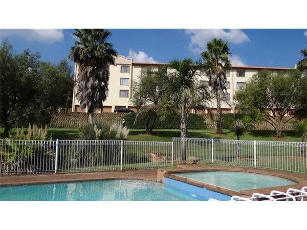 2 Bedroom Apartment / flat to rent in Helderkruin