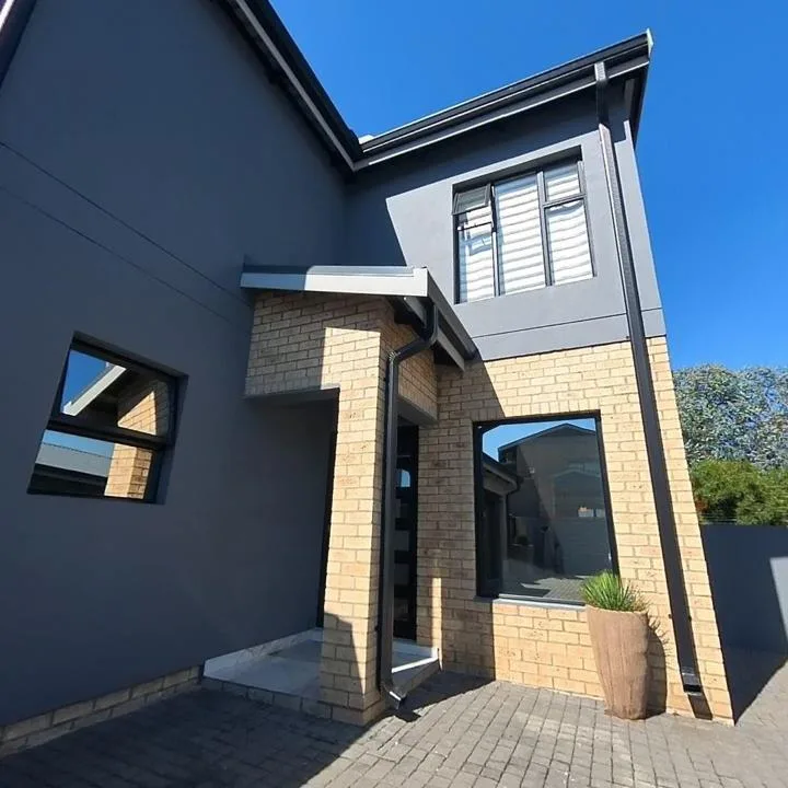 4 Bedroom Townhouse for sale in Secunda Central