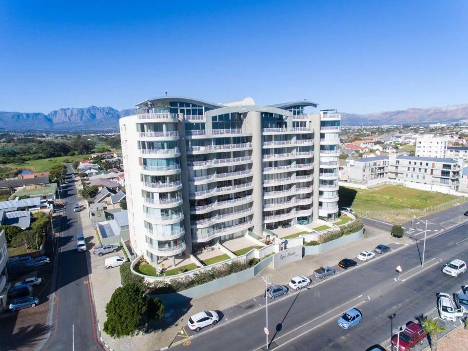3 Bedroom Apartment / flat to rent in Strand North